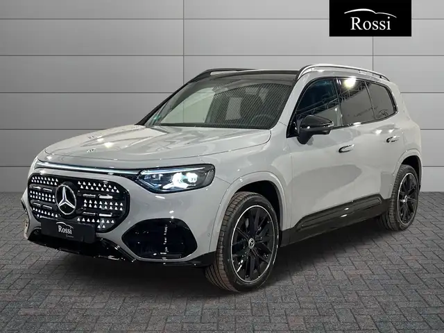 Mercedes-Benz GLB 250 + con tecnologia EQ