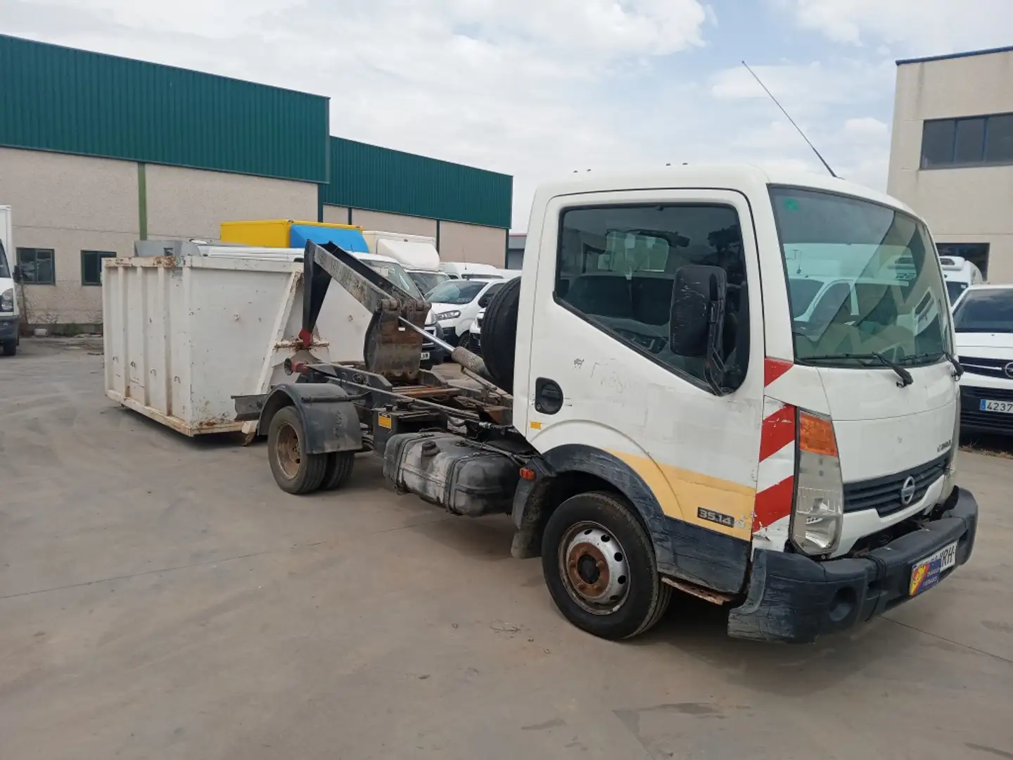 Nissan Cabstar 35.14/1 Cabina Abatible Básico Blanc - 2