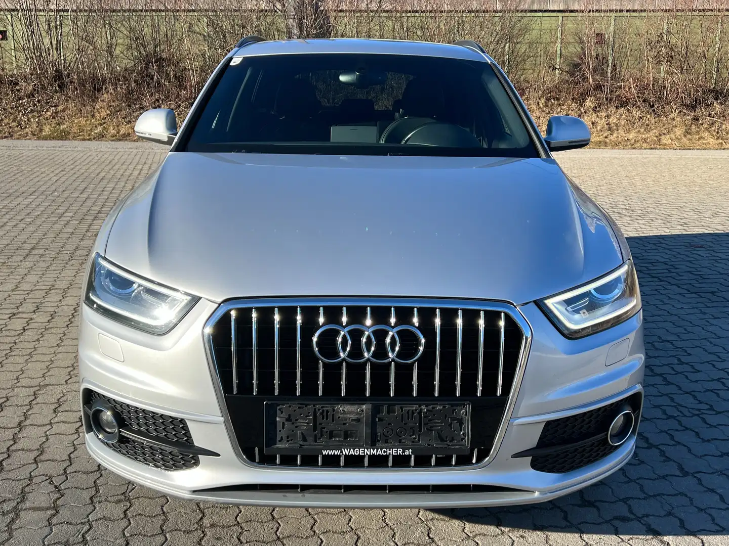 Audi Q3 S-Line 2.0 TDI quattro Automatik PDC* Silber - 2