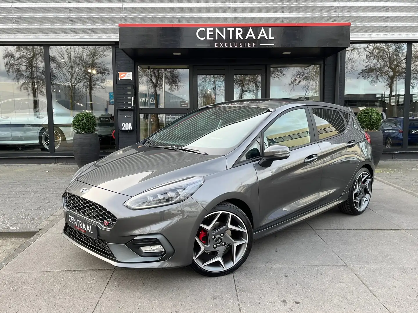 Ford Fiesta 1.5 EcoBoost ST-3 200PK|Recaro|B&O|Camera|Keyless| Grijs - 1