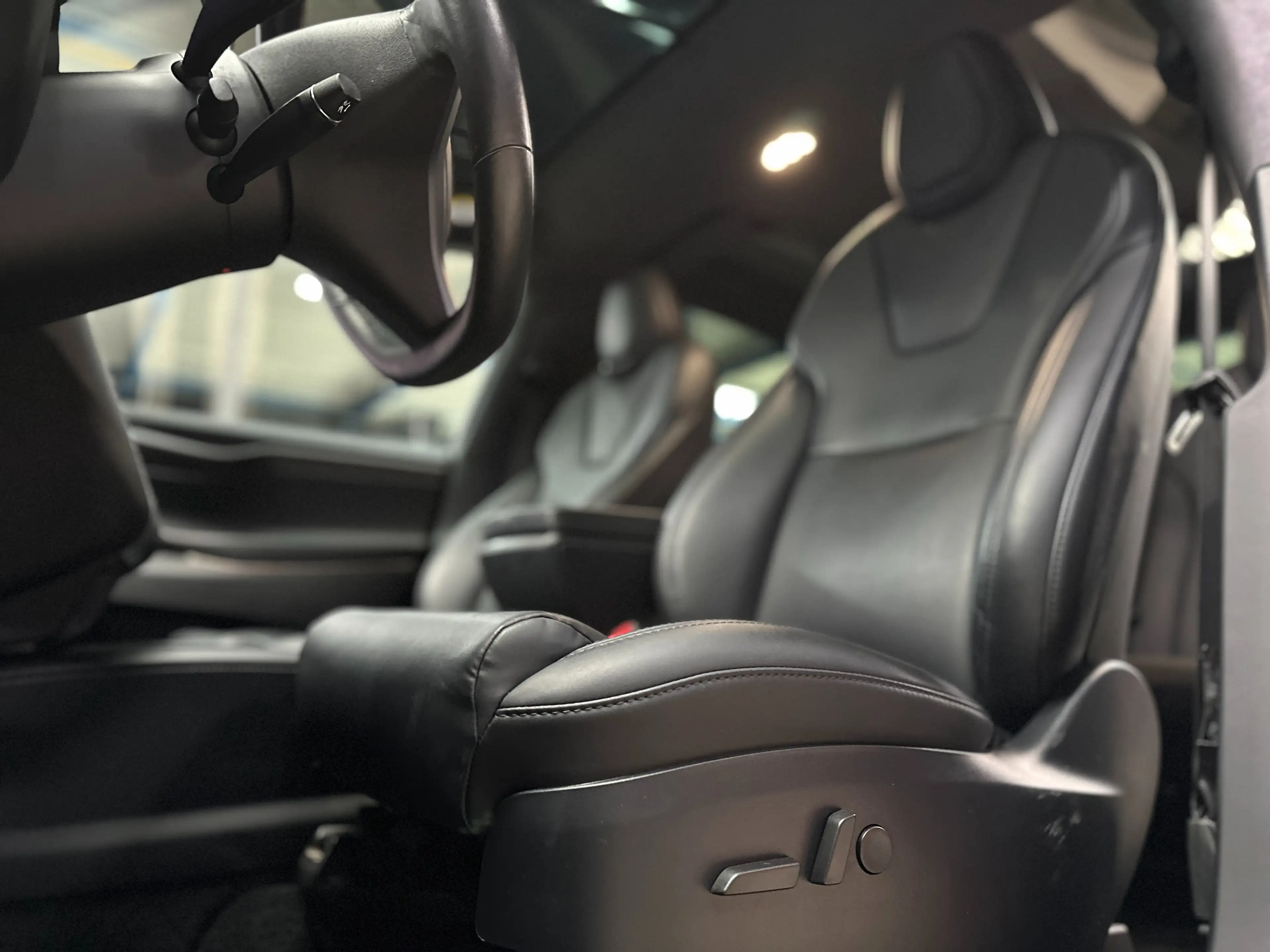 Tesla Model X PERFORMANCE  - 22" WHEELS - TOW HOOK - LOW KM — photo 13