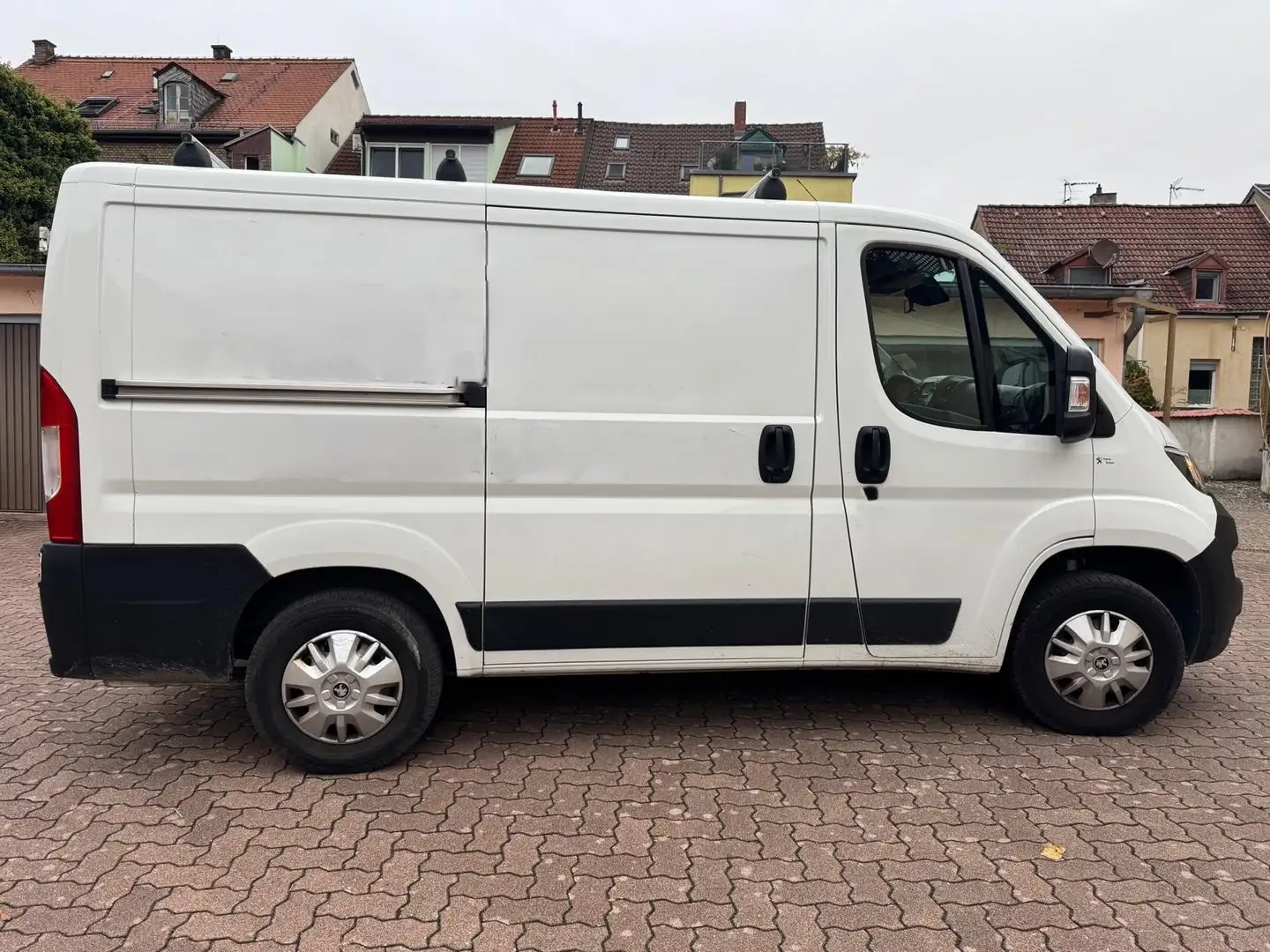 Peugeot Boxer HDi 330 L1H1 "BlueHDi 120"  "EZ 11/2020" 53.555 KM Weiß - 1