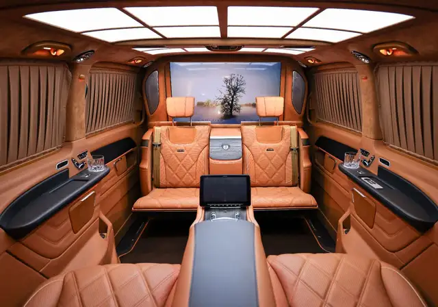 Mercedes-Benz V 300 view 2