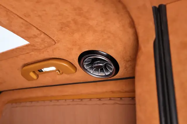 Mercedes-Benz V 300 view 11