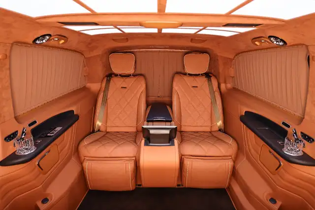 Mercedes-Benz V 300 view 4