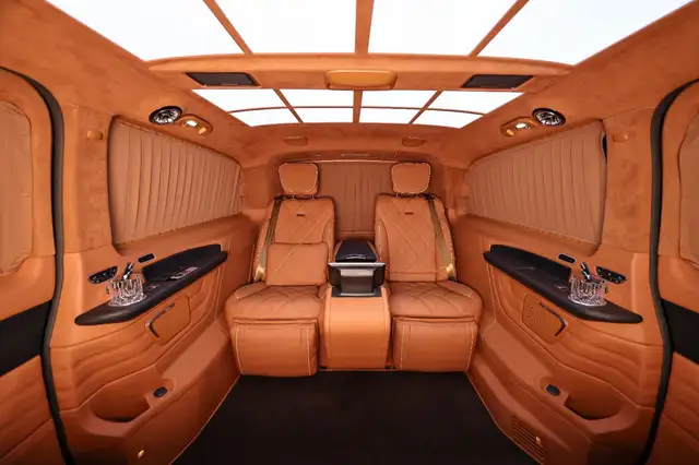 Mercedes-Benz V 300 view 3