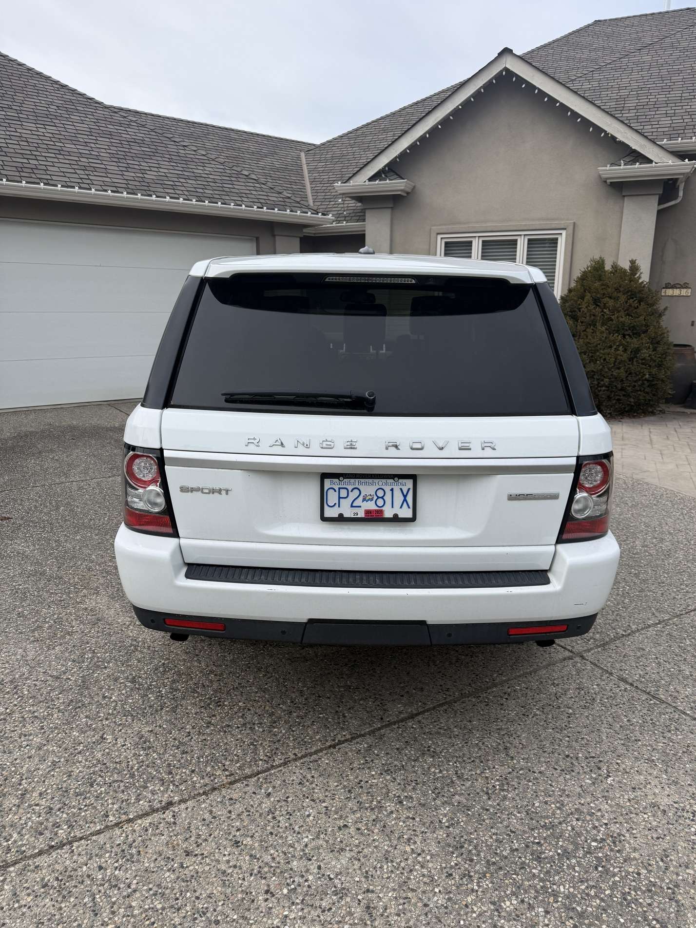 2013 Land Rover Range Rover Sport 4WD 4dr HSE LUX alt 2