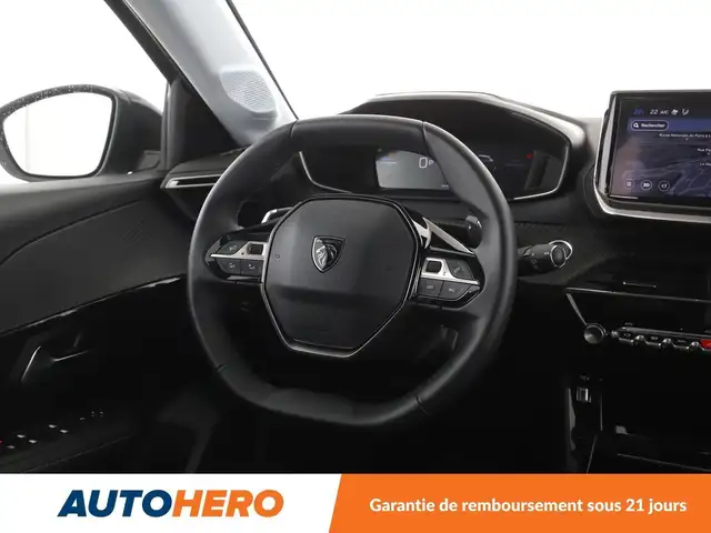 Peugeot 208 view 13