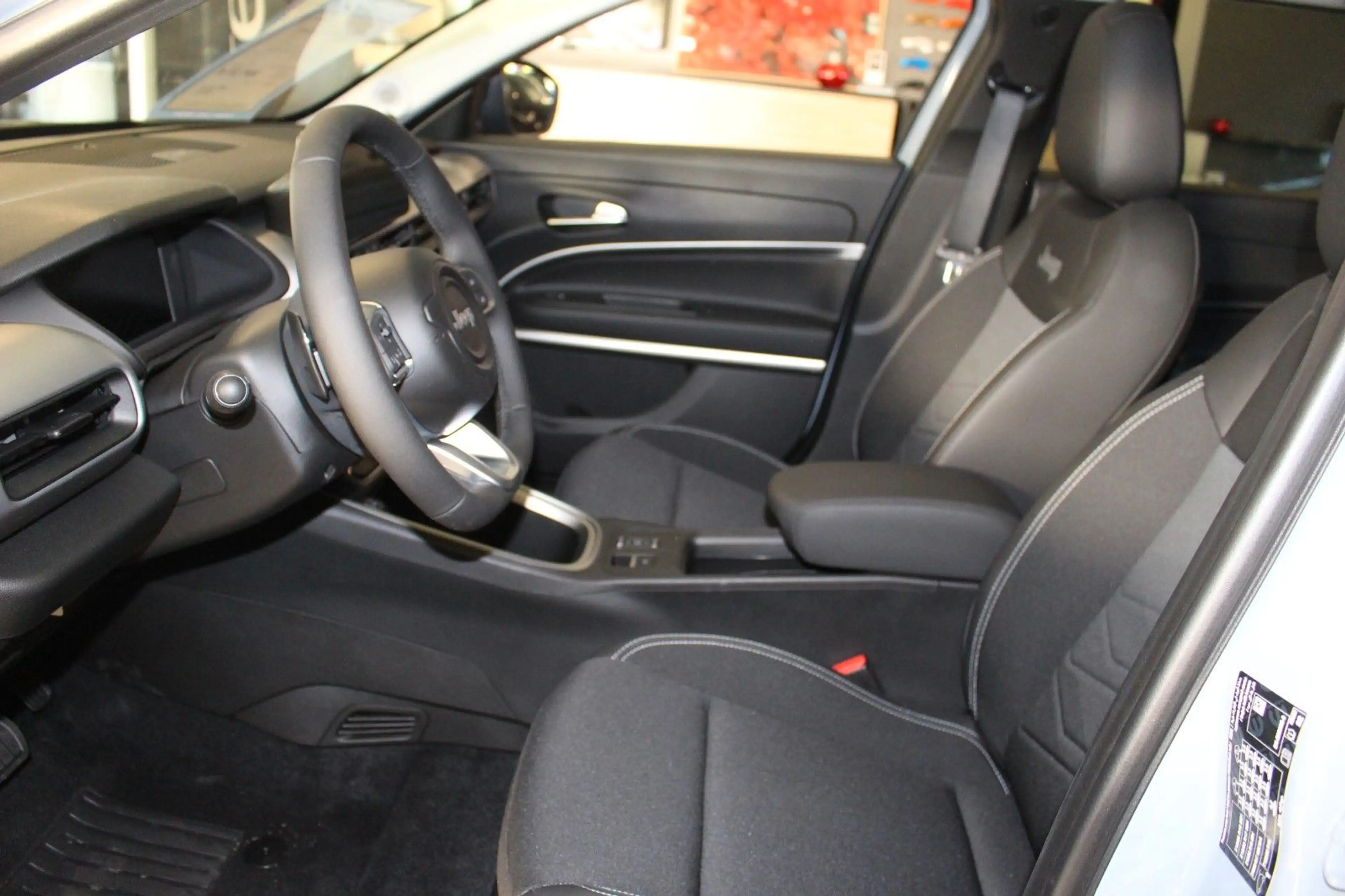 Jeep Avenger Summit Mild-Hybrid JBL — photo 7