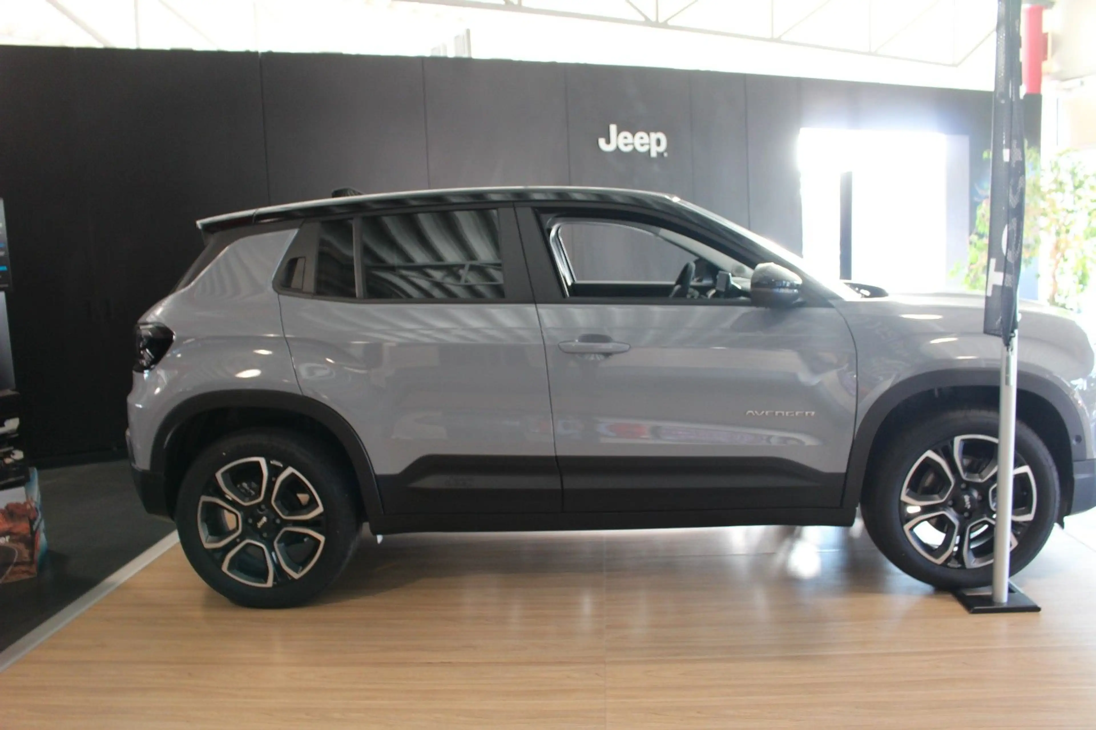 Jeep Avenger Summit Mild-Hybrid JBL — photo 4