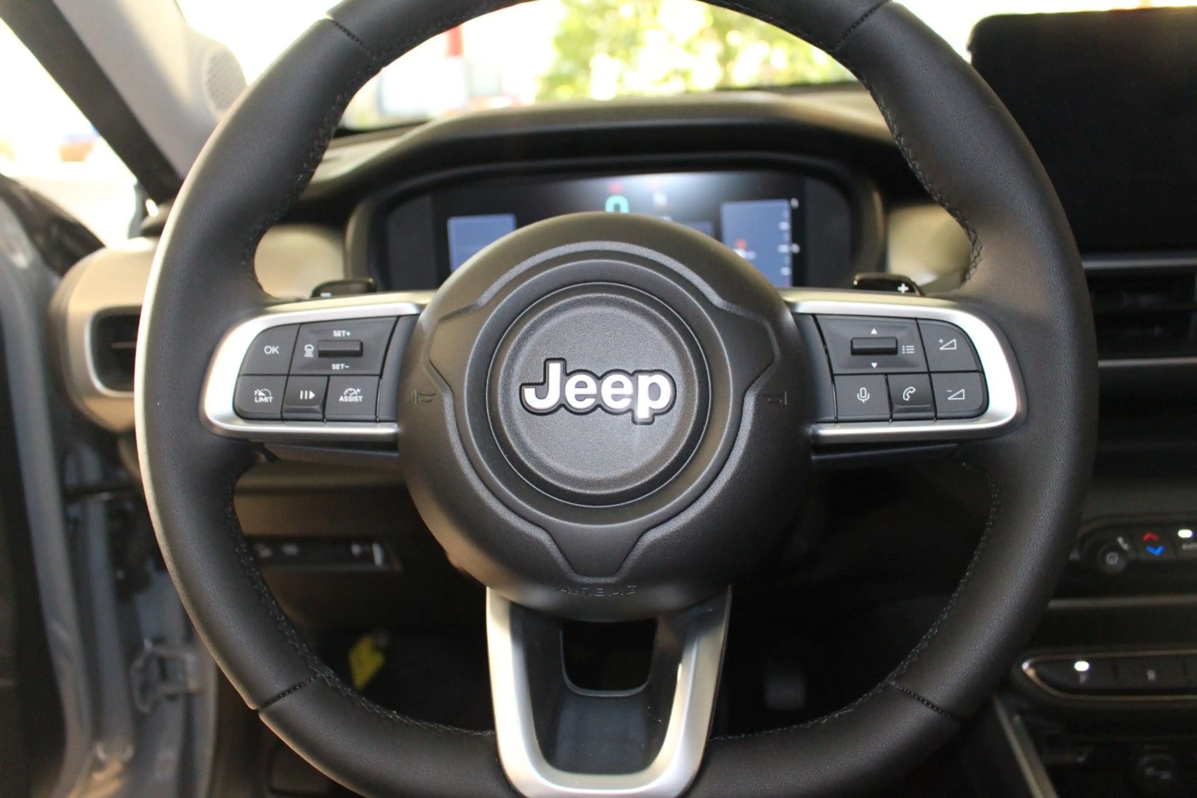 Jeep Avenger Summit Mild-Hybrid JBL — photo 9