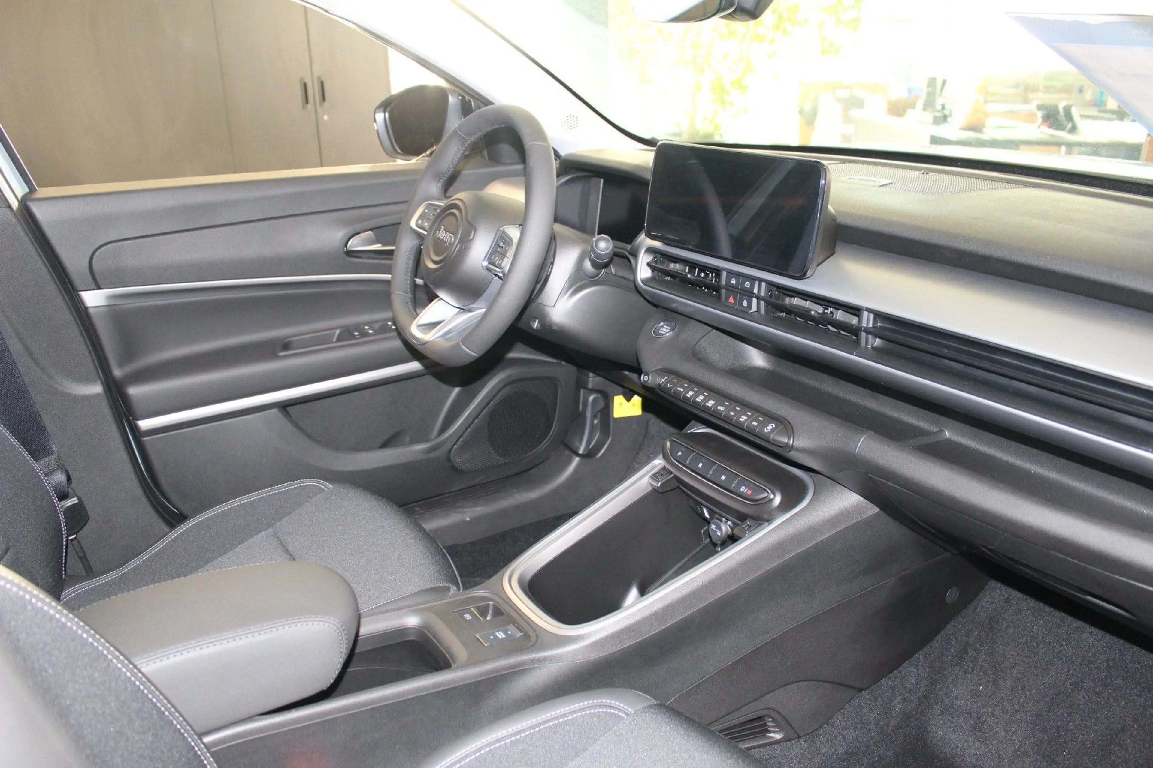 Jeep Avenger Summit Mild-Hybrid JBL — photo 6