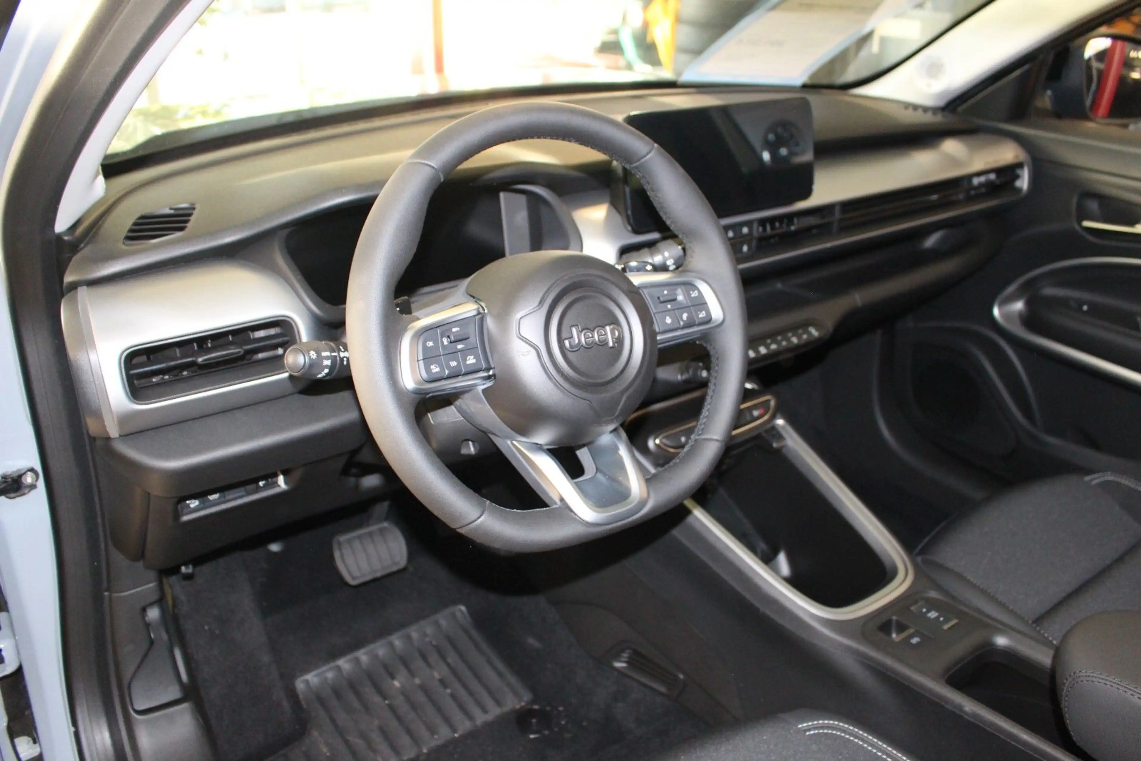 Jeep Avenger Summit Mild-Hybrid JBL — photo 8