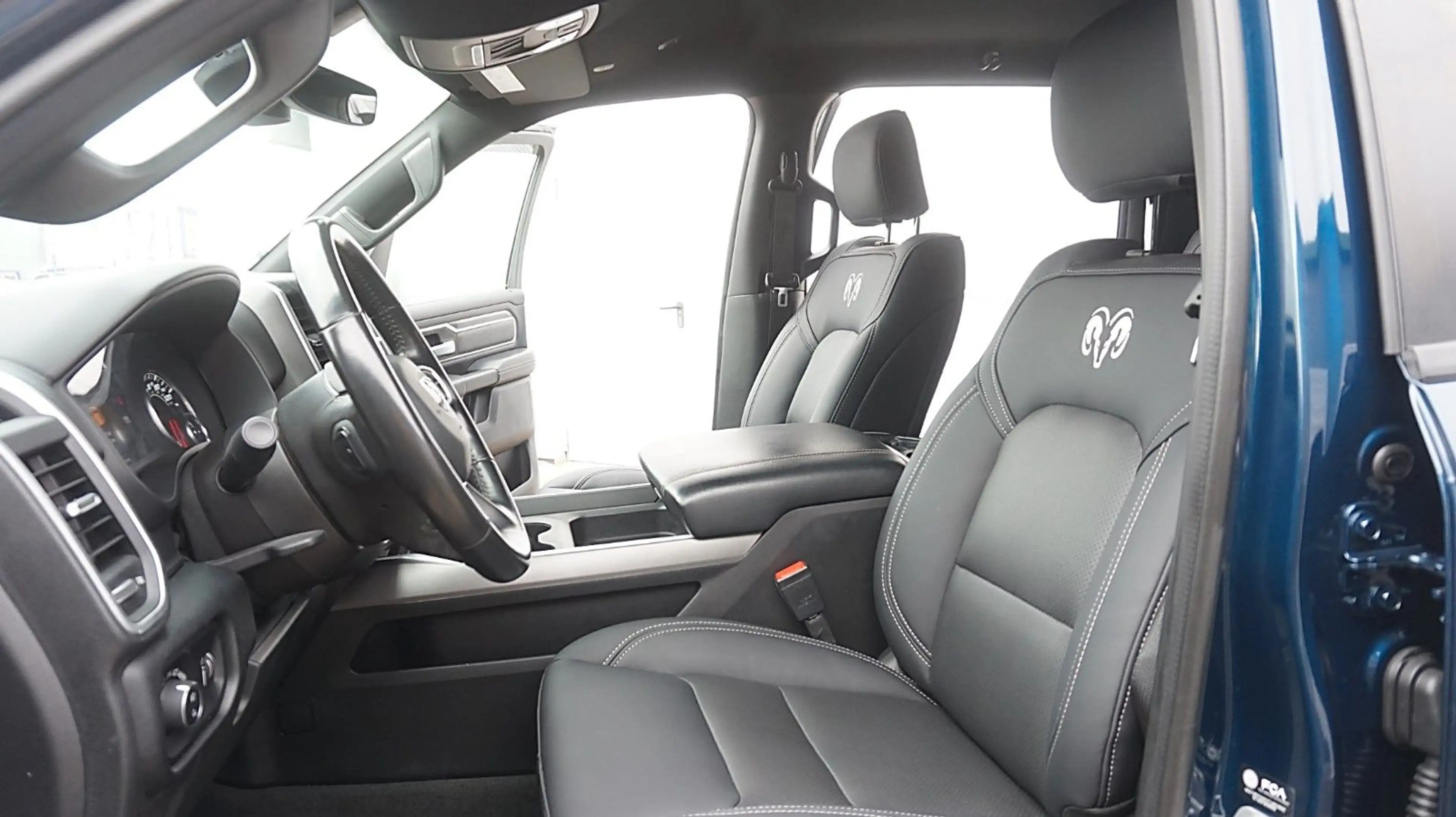Dodge RAM 1500 HEMI 5.7l Crew-Cab*4x4*Navi*Alu20*AHK — photo 10