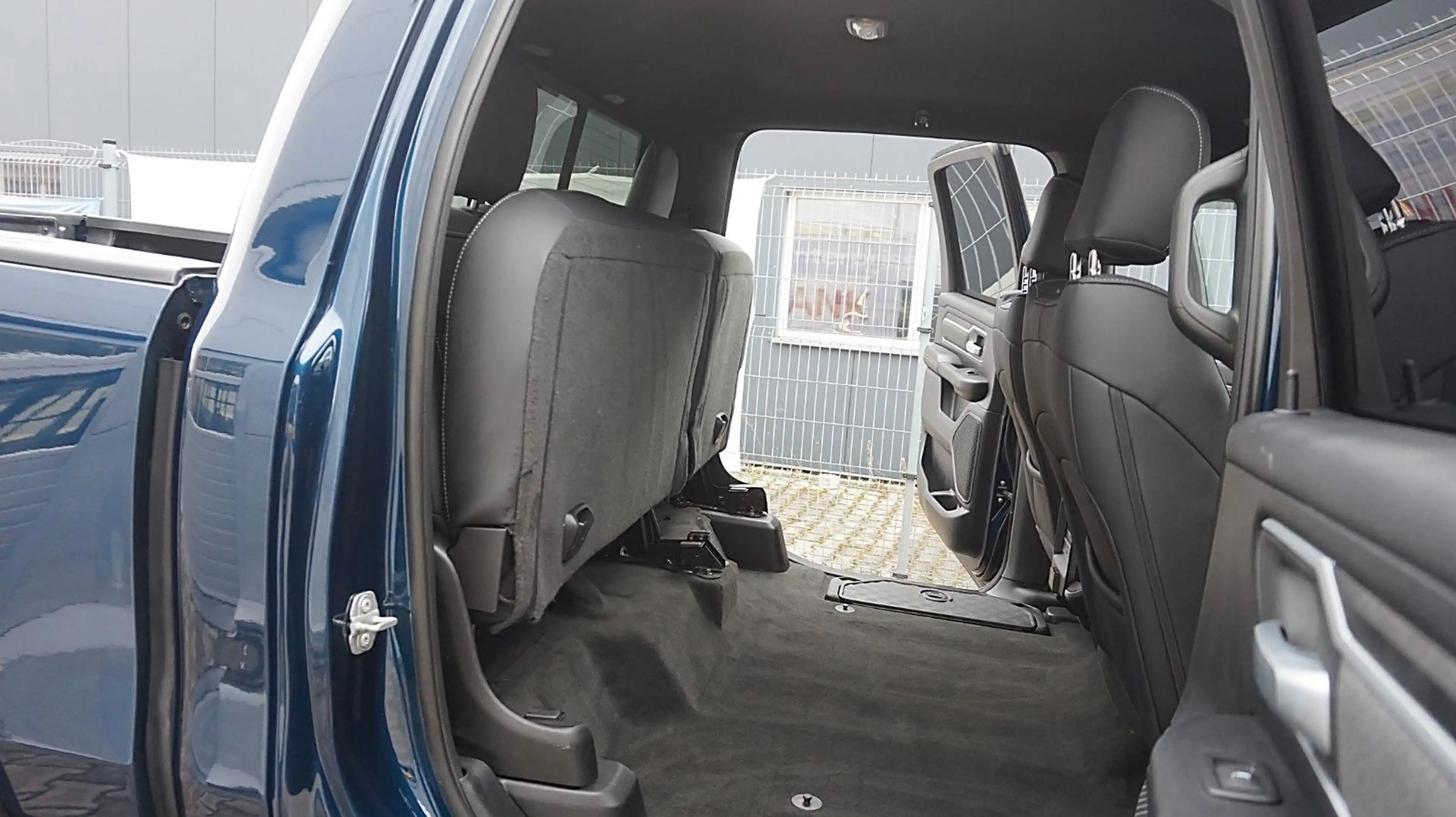Dodge RAM 1500 HEMI 5.7l Crew-Cab*4x4*Navi*Alu20*AHK — photo 12