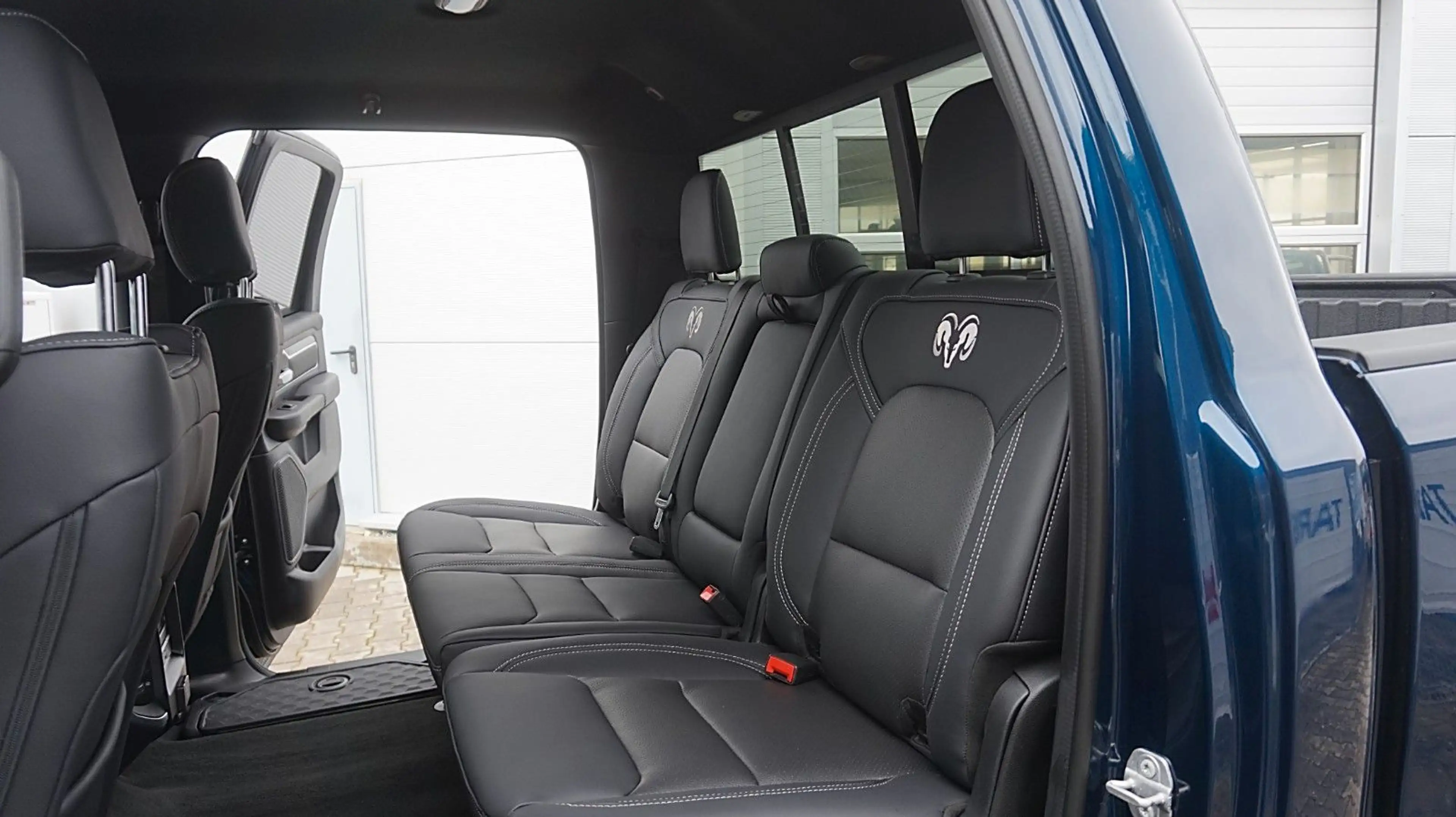 Dodge RAM 1500 HEMI 5.7l Crew-Cab*4x4*Navi*Alu20*AHK — photo 11