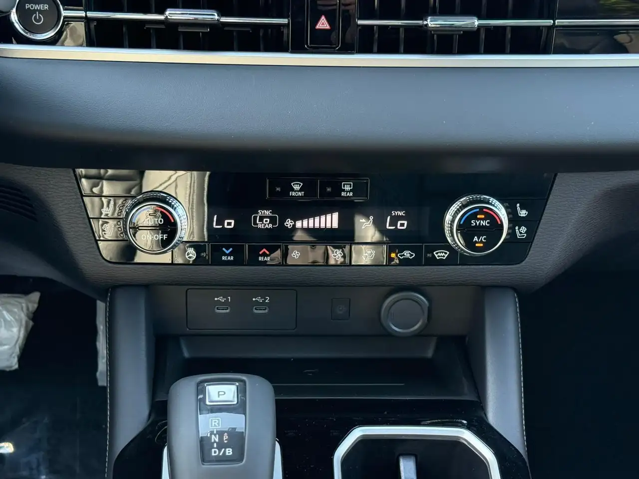 Mitsubishi Outlander снимка Mitsubishi Outlander