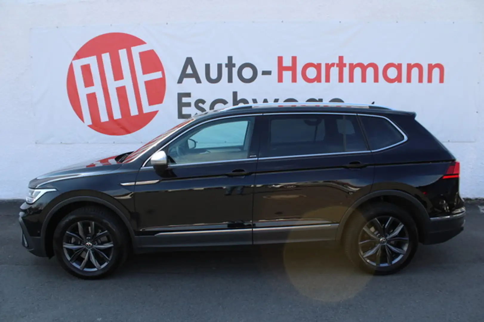 Volkswagen Tiguan Allspace 2.0 TDI Move 4M 7-Sitz Navi Ahk Schwarz - 2