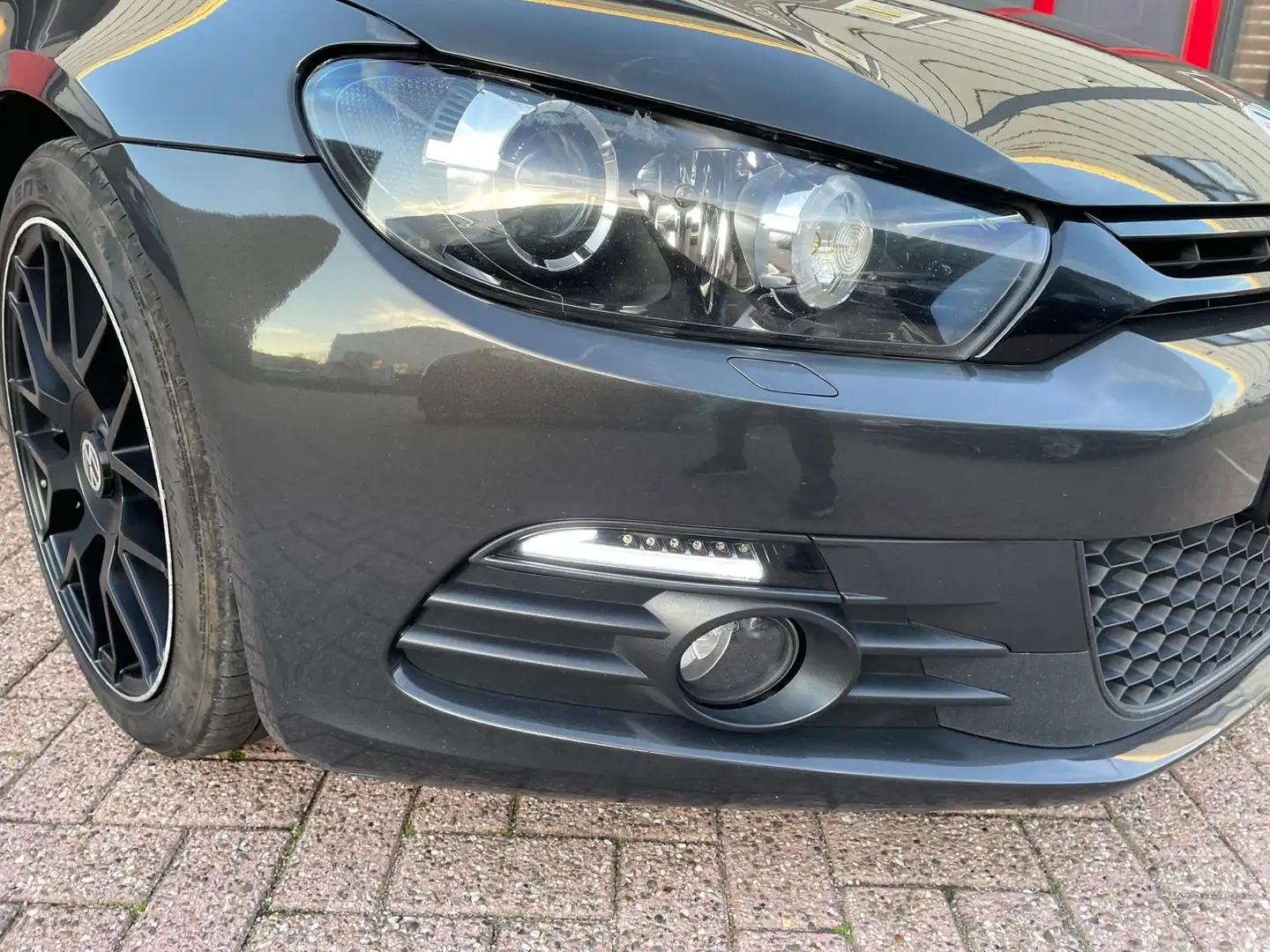 Volkswagen Scirocco 2.0 TSI AUTOMAAT Highline Plus Grijs - 2
