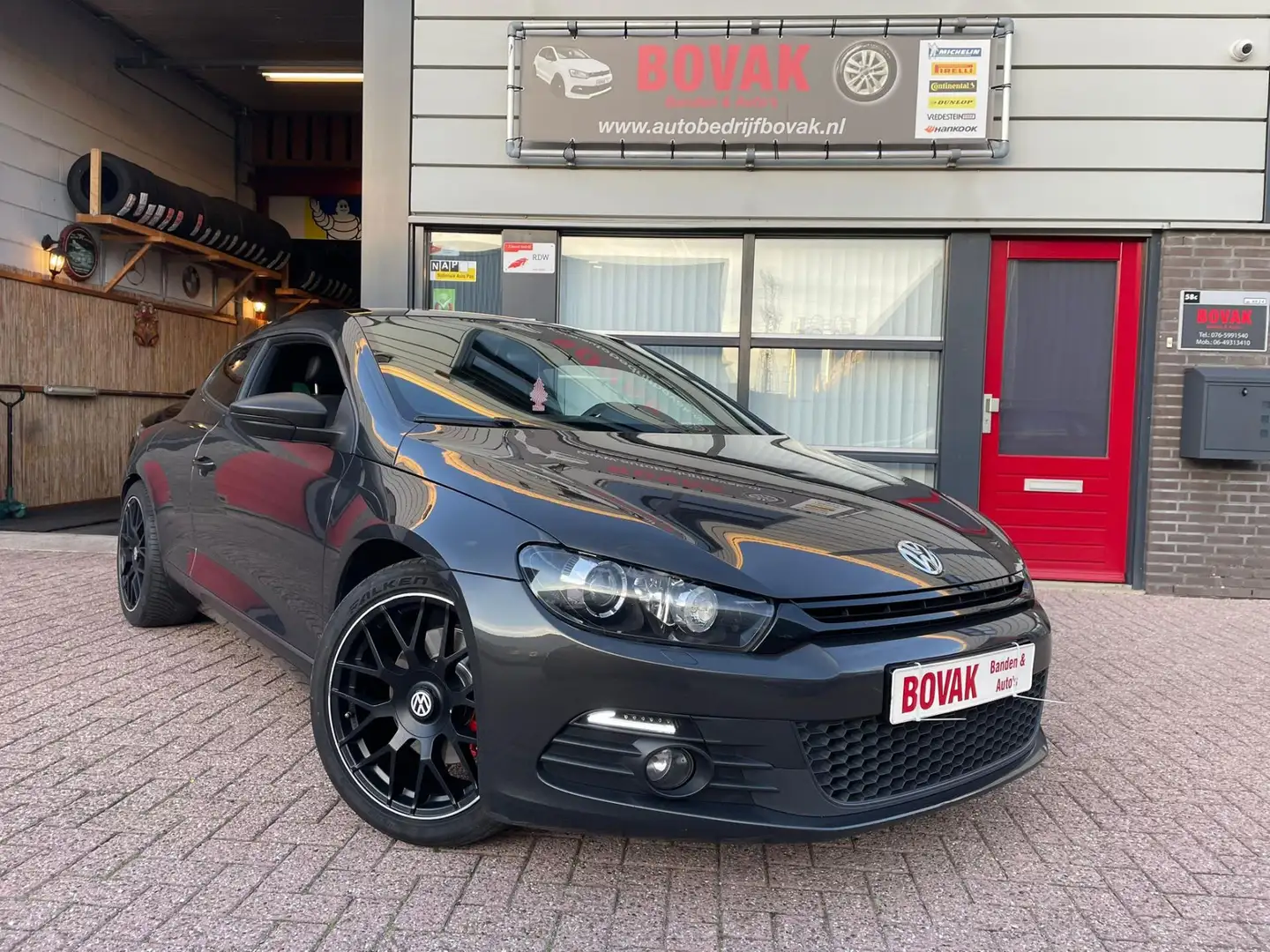 Volkswagen Scirocco 2.0 TSI AUTOMAAT Highline Plus Grijs - 1