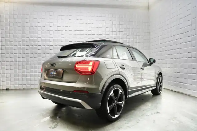 Audi Q2 view 6