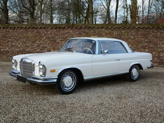 Mercedes-Benz 280 SE 3.5 Coupe (W111-026) The top variant for the W1