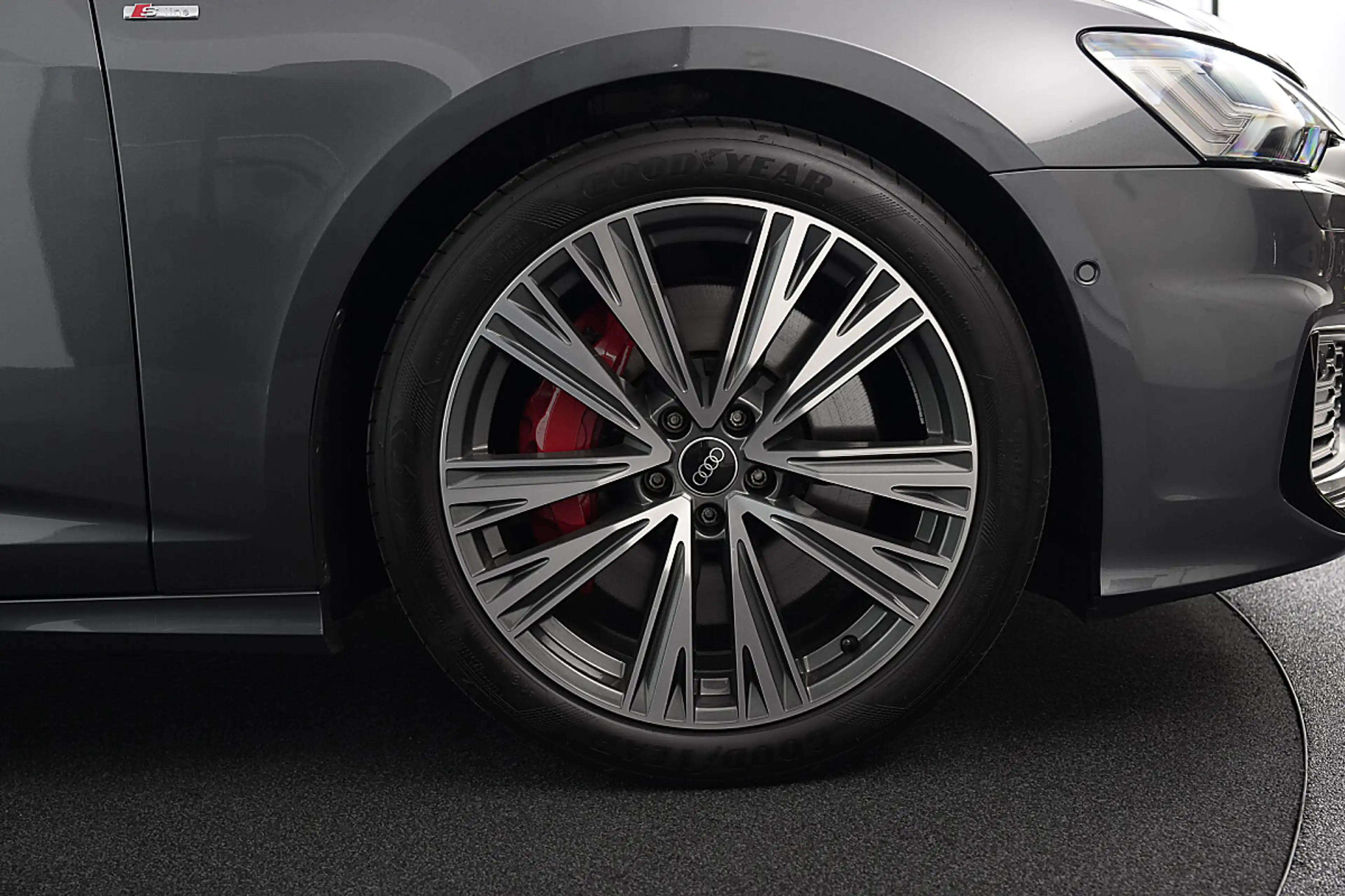 Audi A6 Avant 55 TFSI e PHEV quattro sport S-tronic — photo 9