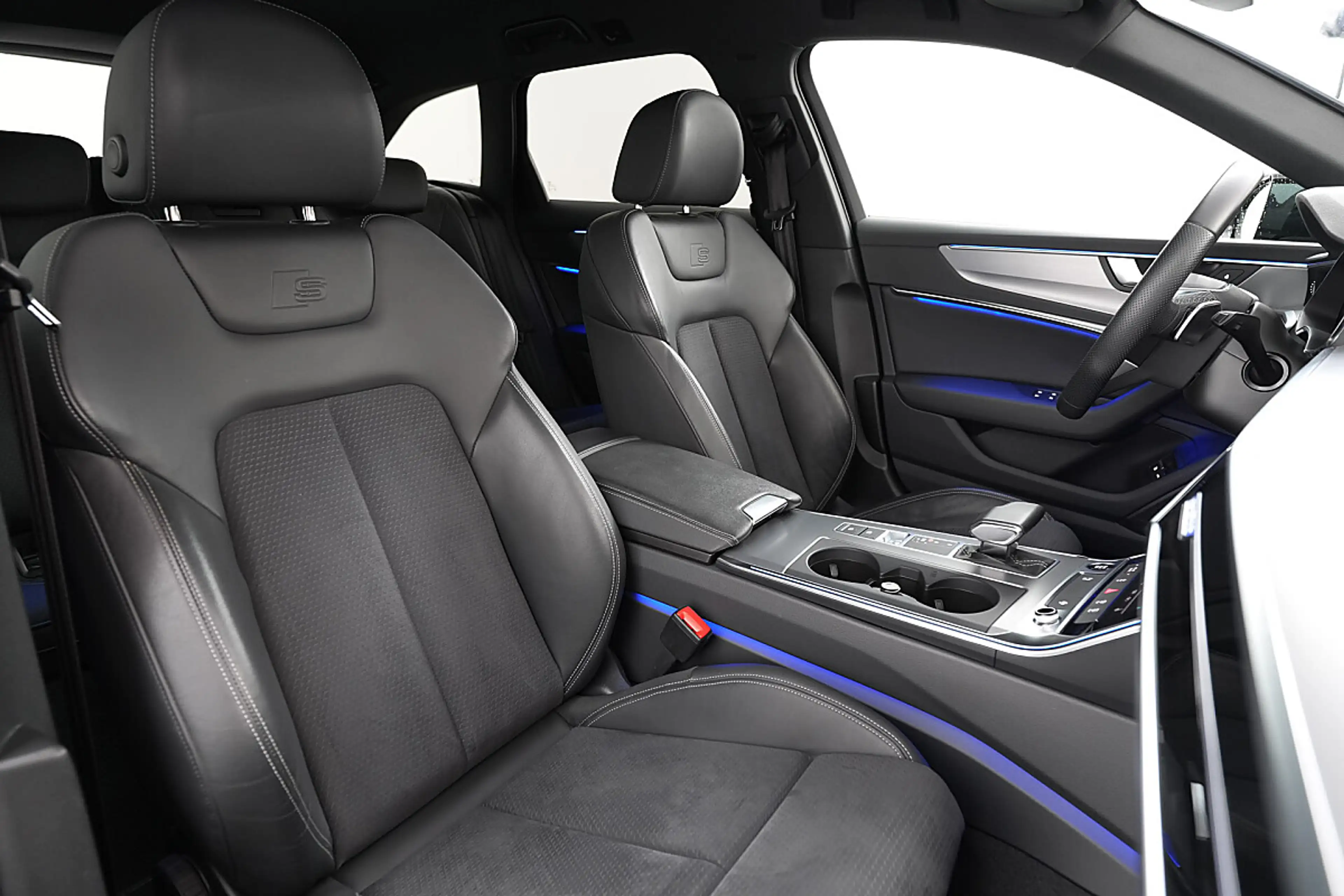 Audi A6 Avant 55 TFSI e PHEV quattro sport S-tronic — photo 13