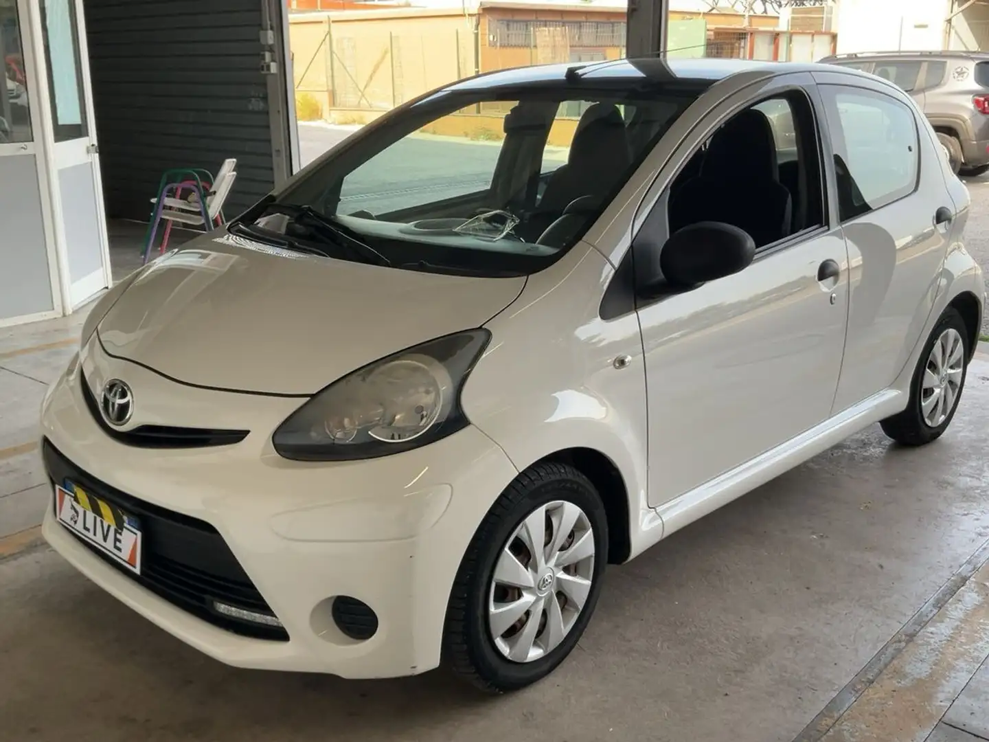 Toyota Aygo Aygo 1.0 12V VVT-i 5 porte Cool Soda Connect Wit - 1