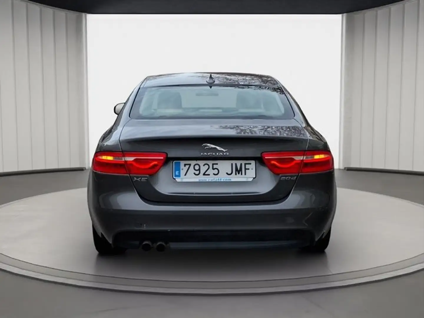 Jaguar XE 2.0 Diesel Prestige Aut. 180 Gris - 2