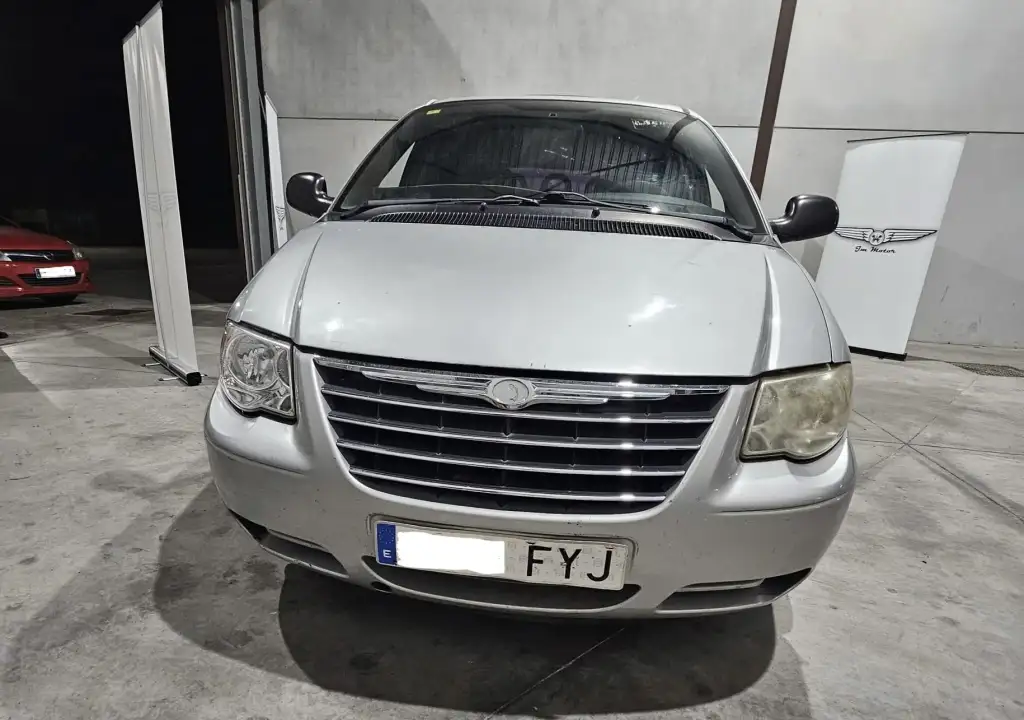 Chrysler Voyager 2007 из Европы — купить под ключ