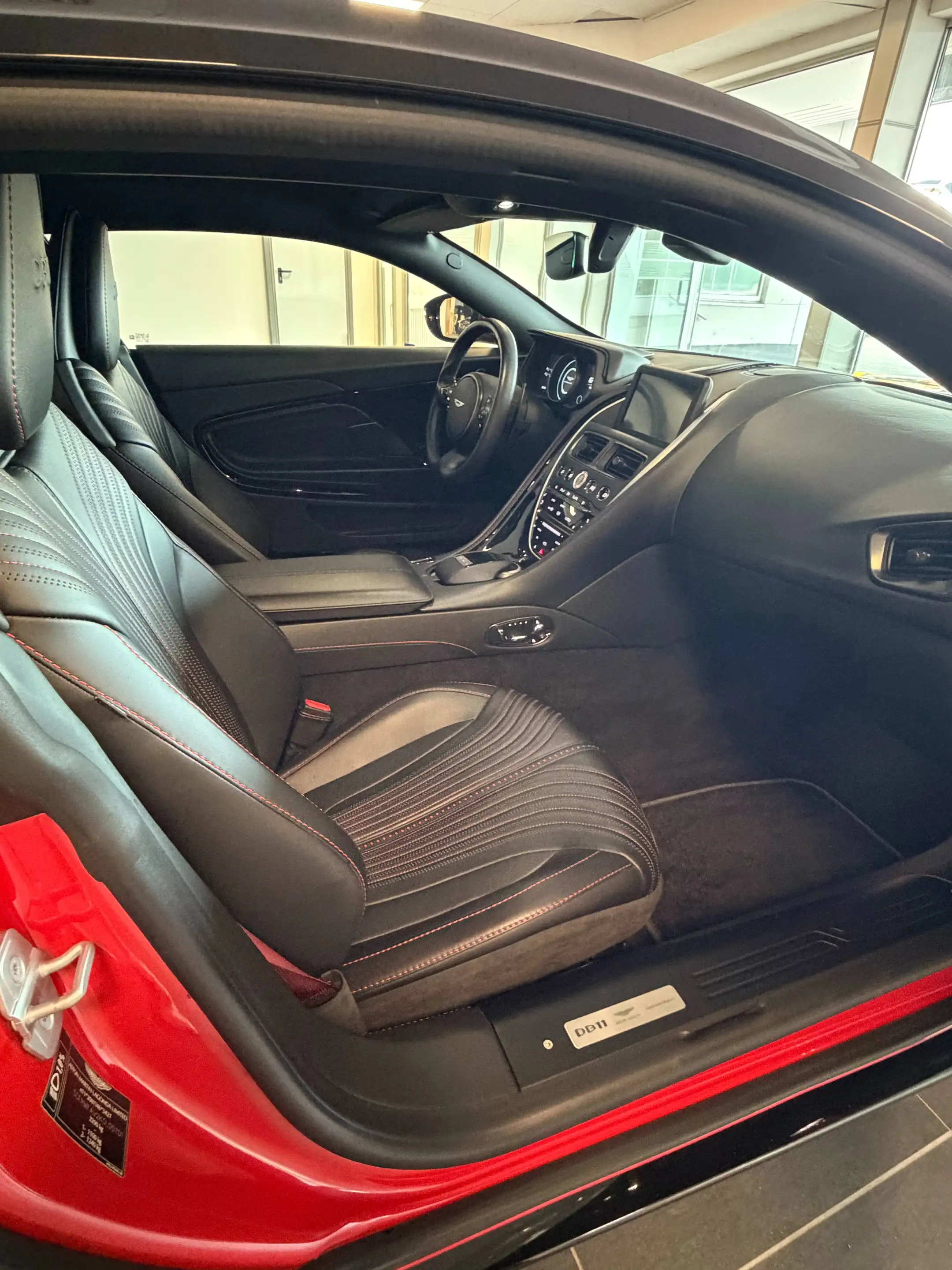 Aston Martin DB11 DB11 V12 Coupe — photo 15