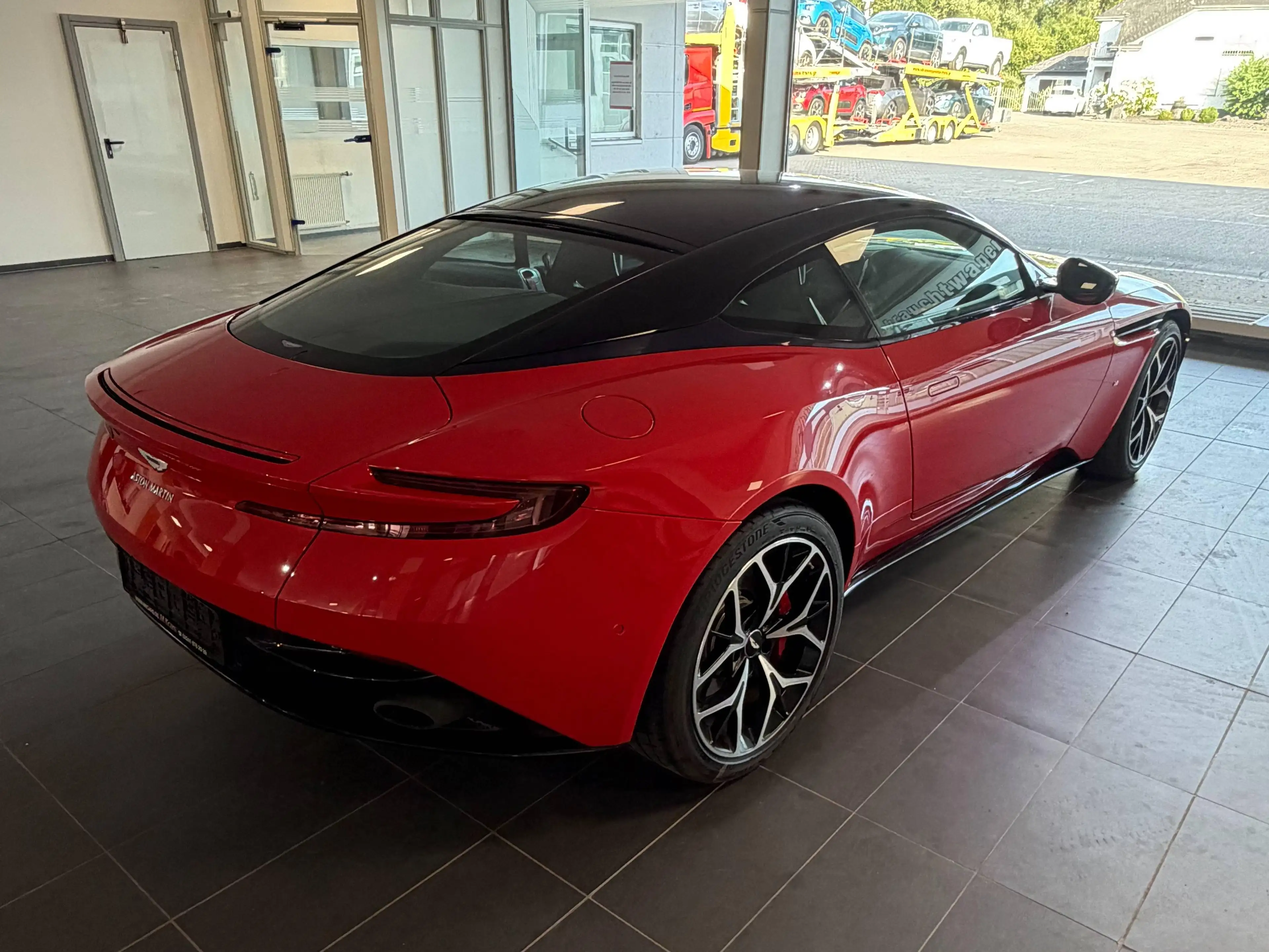 Aston Martin DB11 DB11 V12 Coupe — photo 14