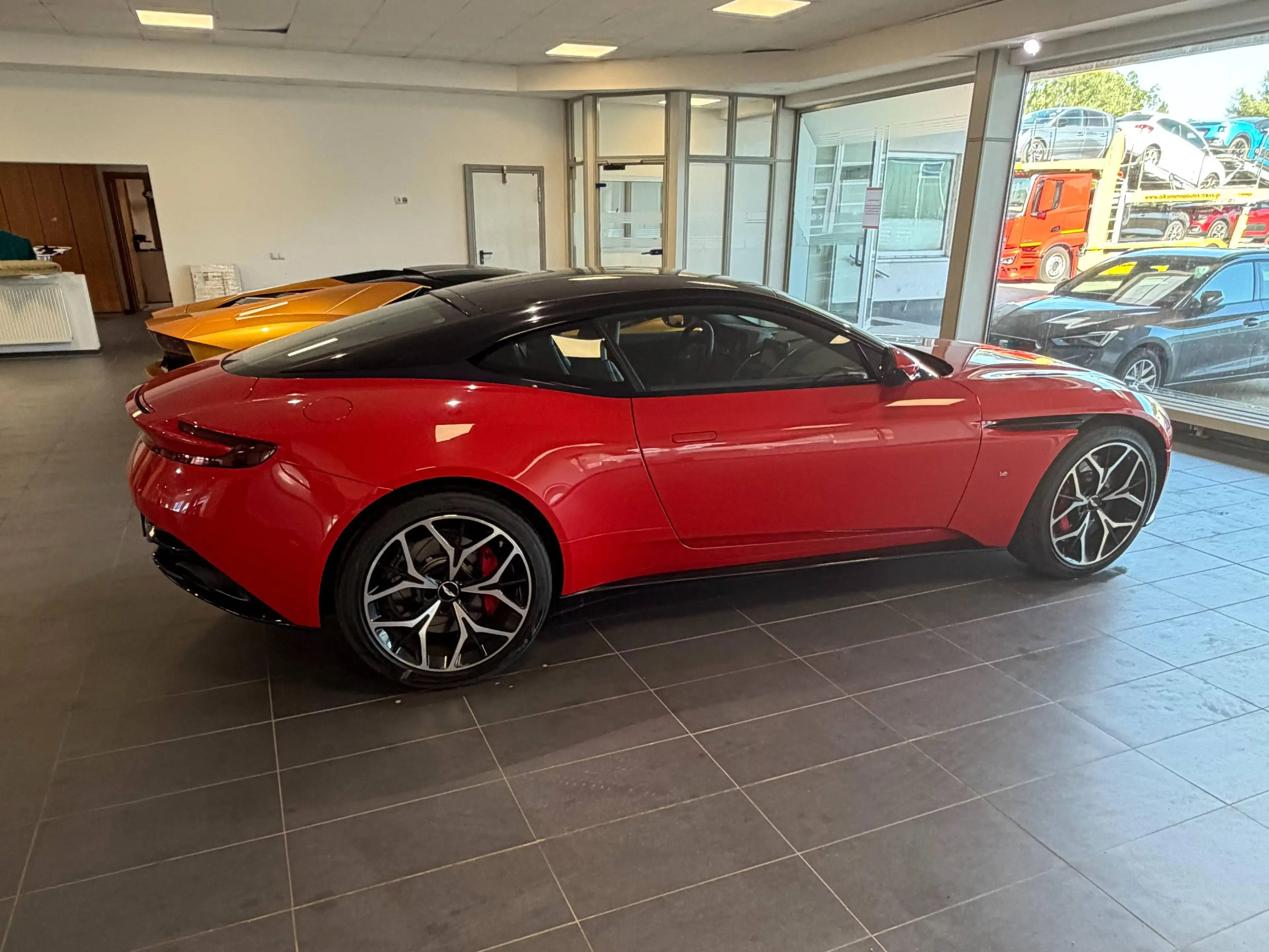 Aston Martin DB11 DB11 V12 Coupe — photo 4