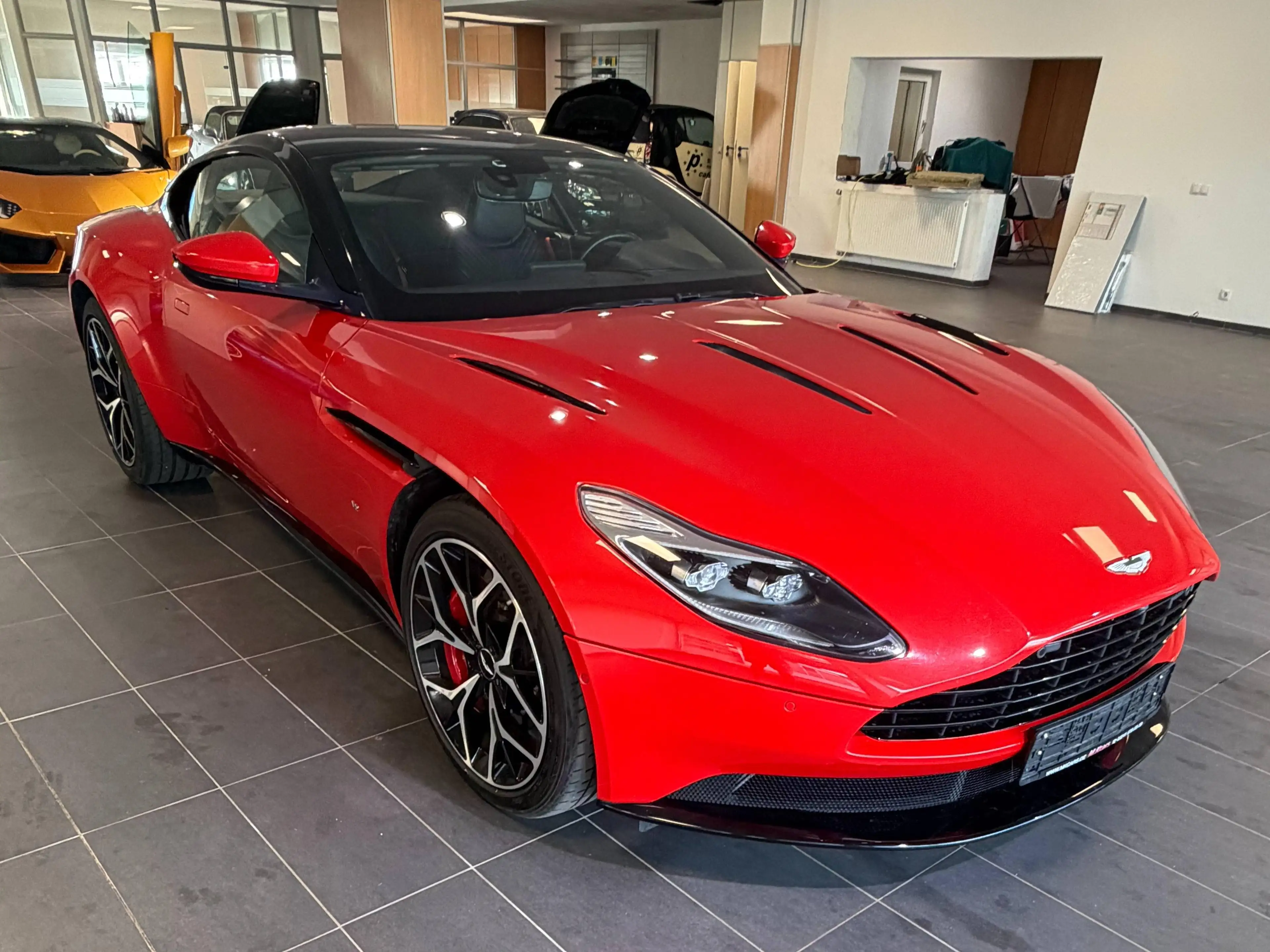 Aston Martin DB11 DB11 V12 Coupe — photo 2