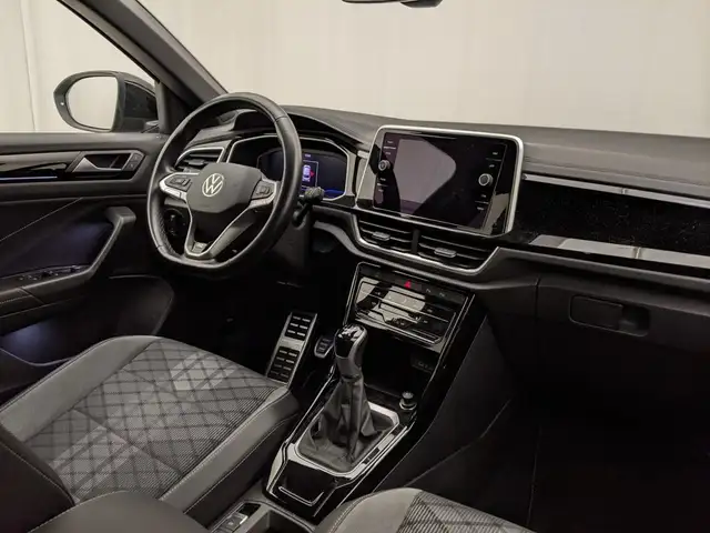 Volkswagen T-Roc view 6