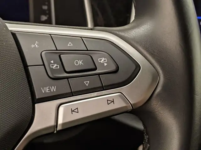 Volkswagen T-Roc view 11