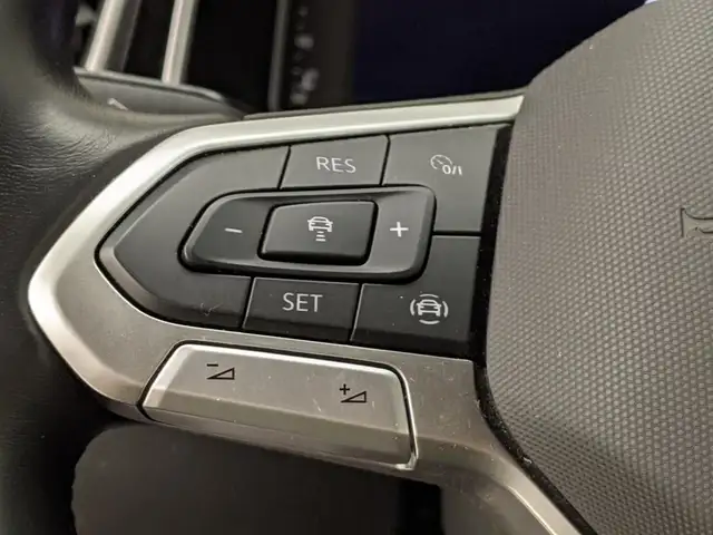 Volkswagen T-Roc view 10