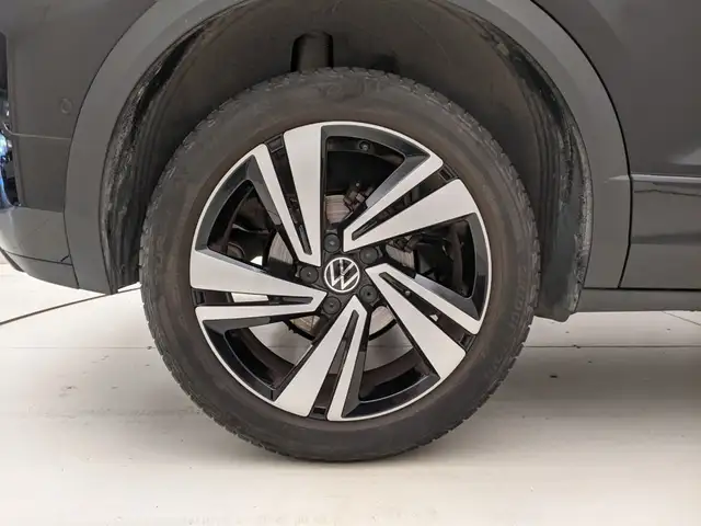 Volkswagen T-Roc view 9