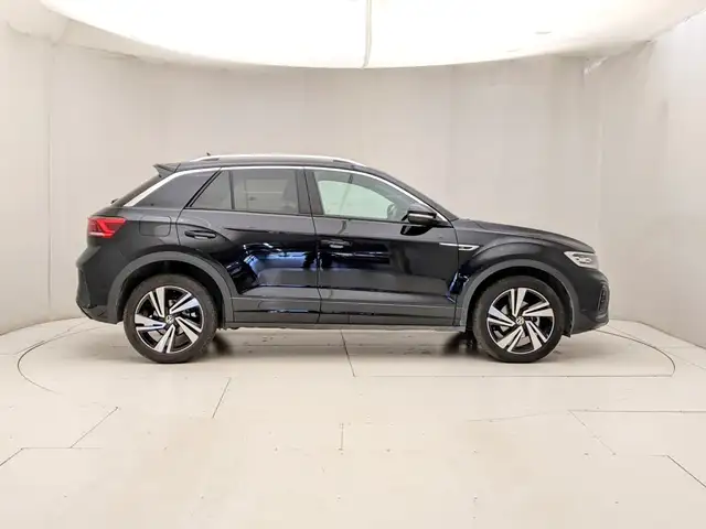 Volkswagen T-Roc view 3