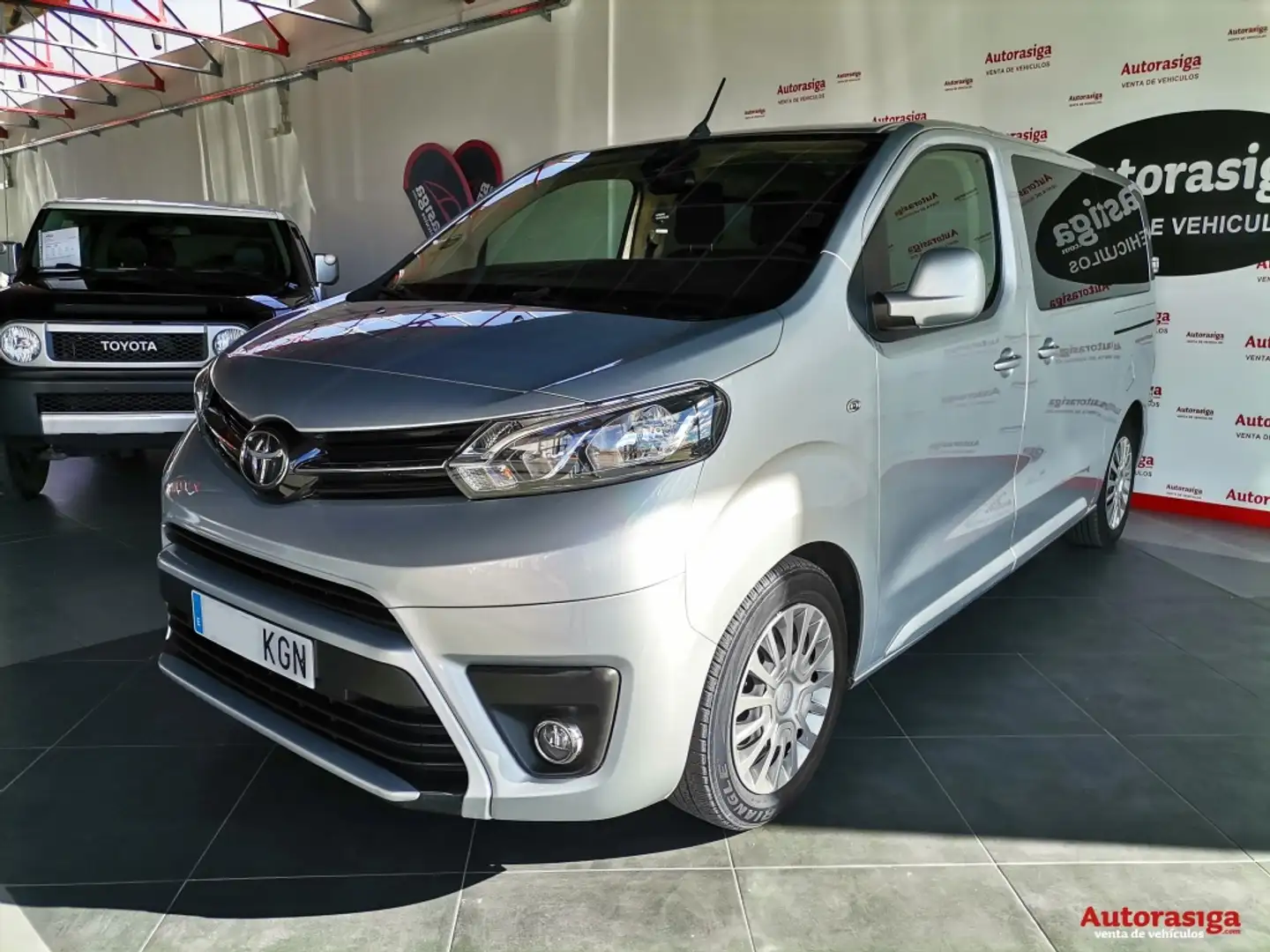 Toyota Proace Family L1 2.0D 8pl. Advance 150 Gris - 2