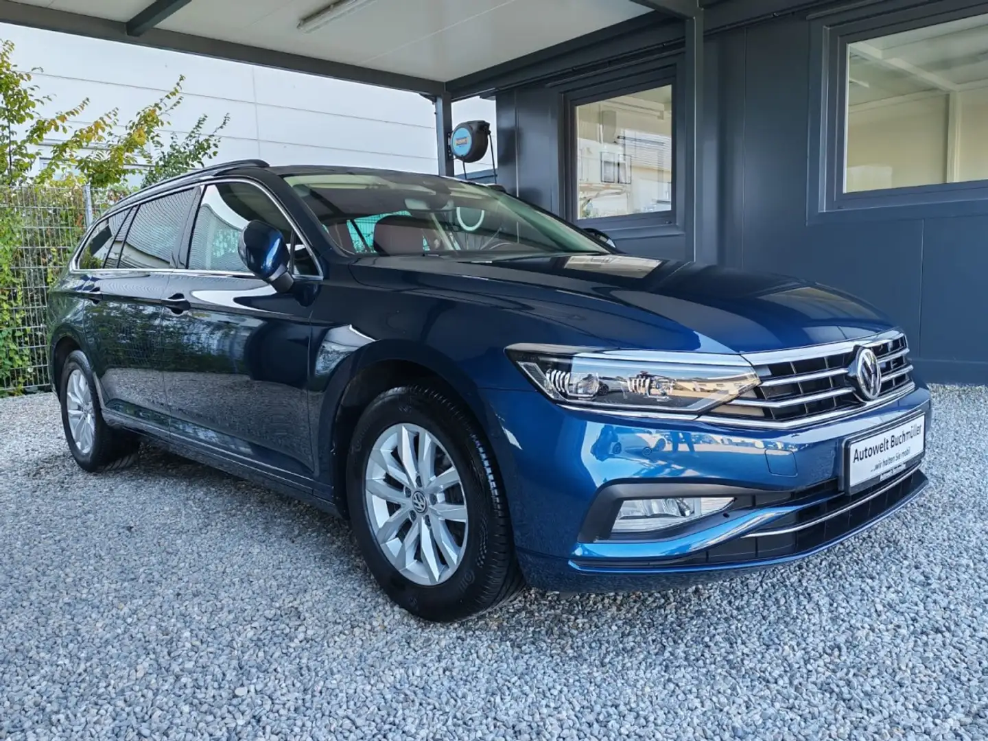 Volkswagen Passat 2.0 TDI DSG,PANO,AHK,MATRIX-LED,VIRTUAL Klima Blau - 2