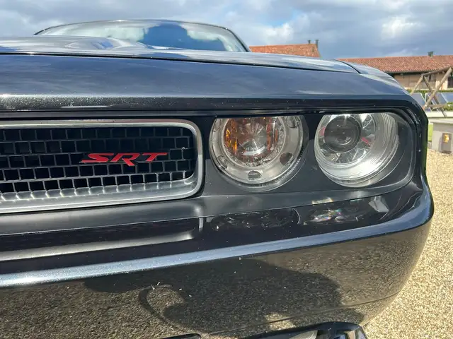 Dodge Challenger SRT-8