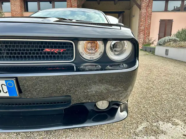 Dodge Challenger SRT-8