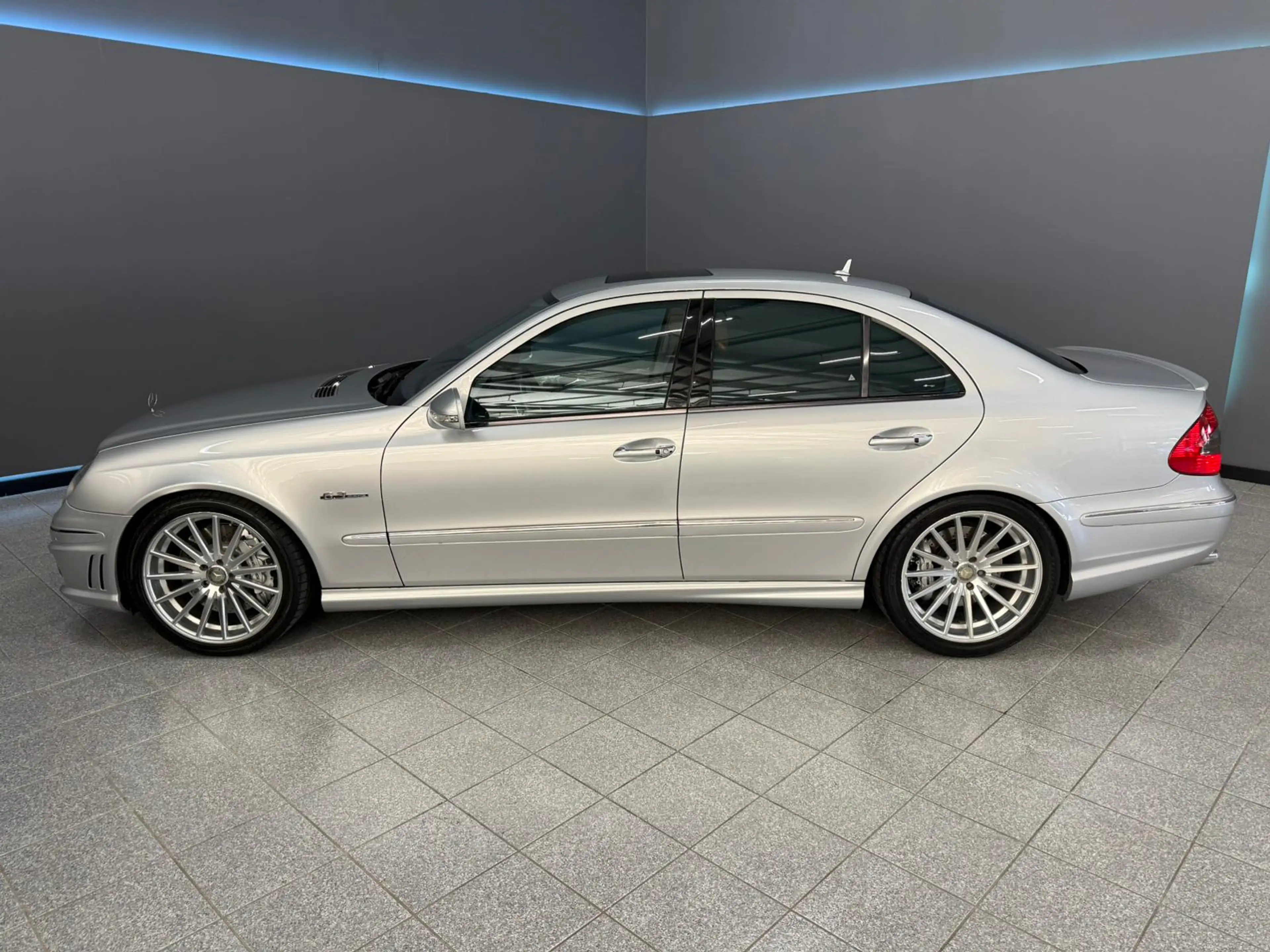 Mercedes-Benz E 63 AMG Pano|Camera — photo 9
