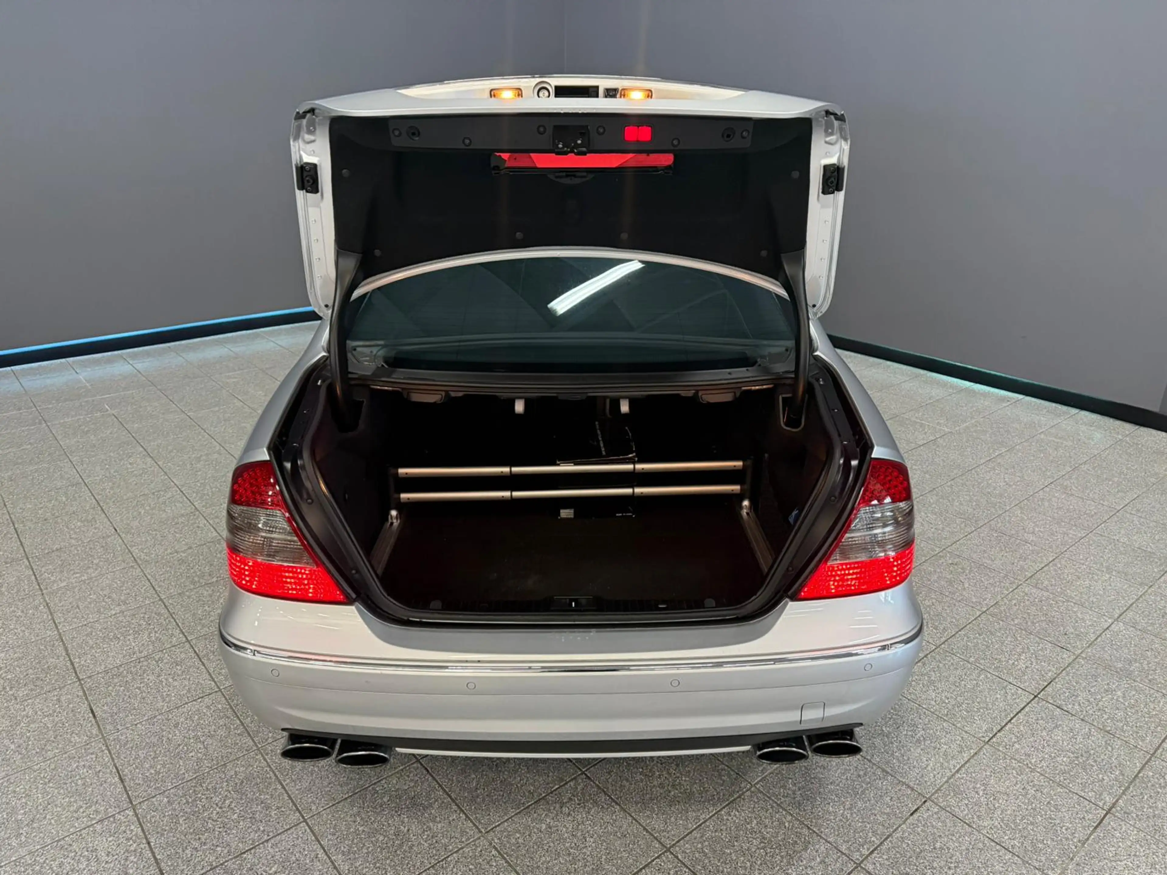 Mercedes-Benz E 63 AMG Pano|Camera — photo 22
