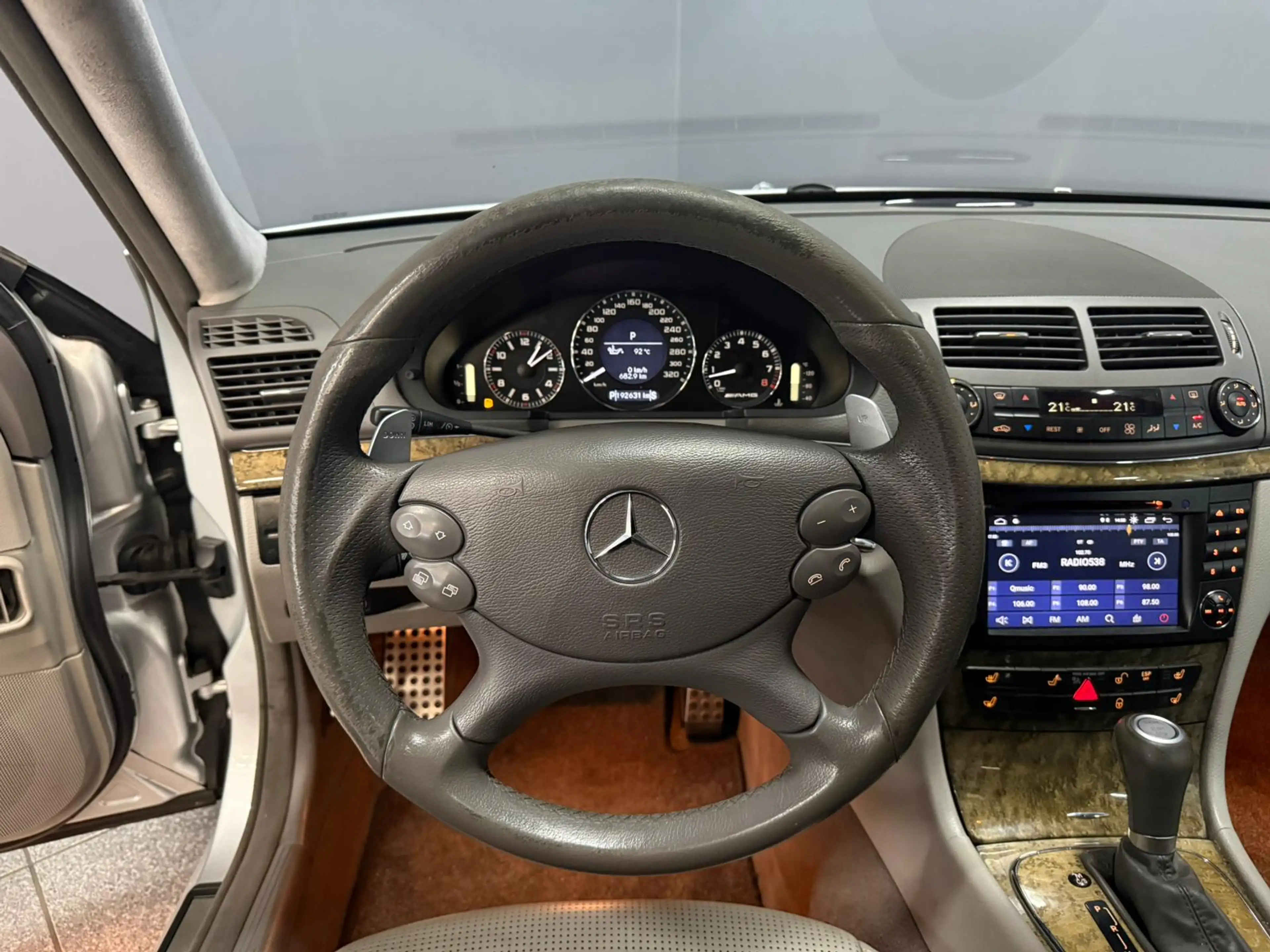 Mercedes-Benz E 63 AMG Pano|Camera — photo 12