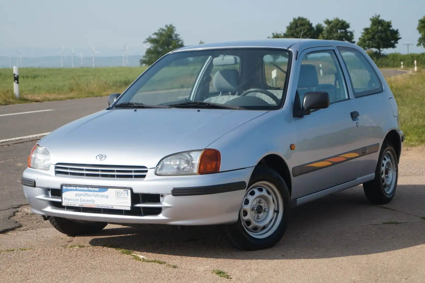 Toyota Starlet Silber - 1