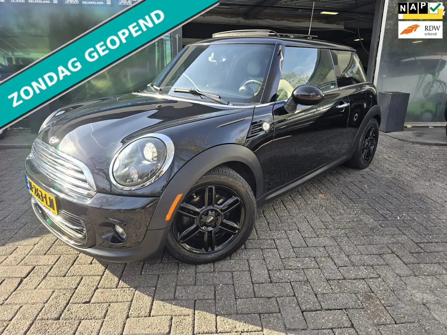 MINI Cooper Mini 1.6 10 Years II | 12MND GARANTIE | PANO DAK | Zwart - 1