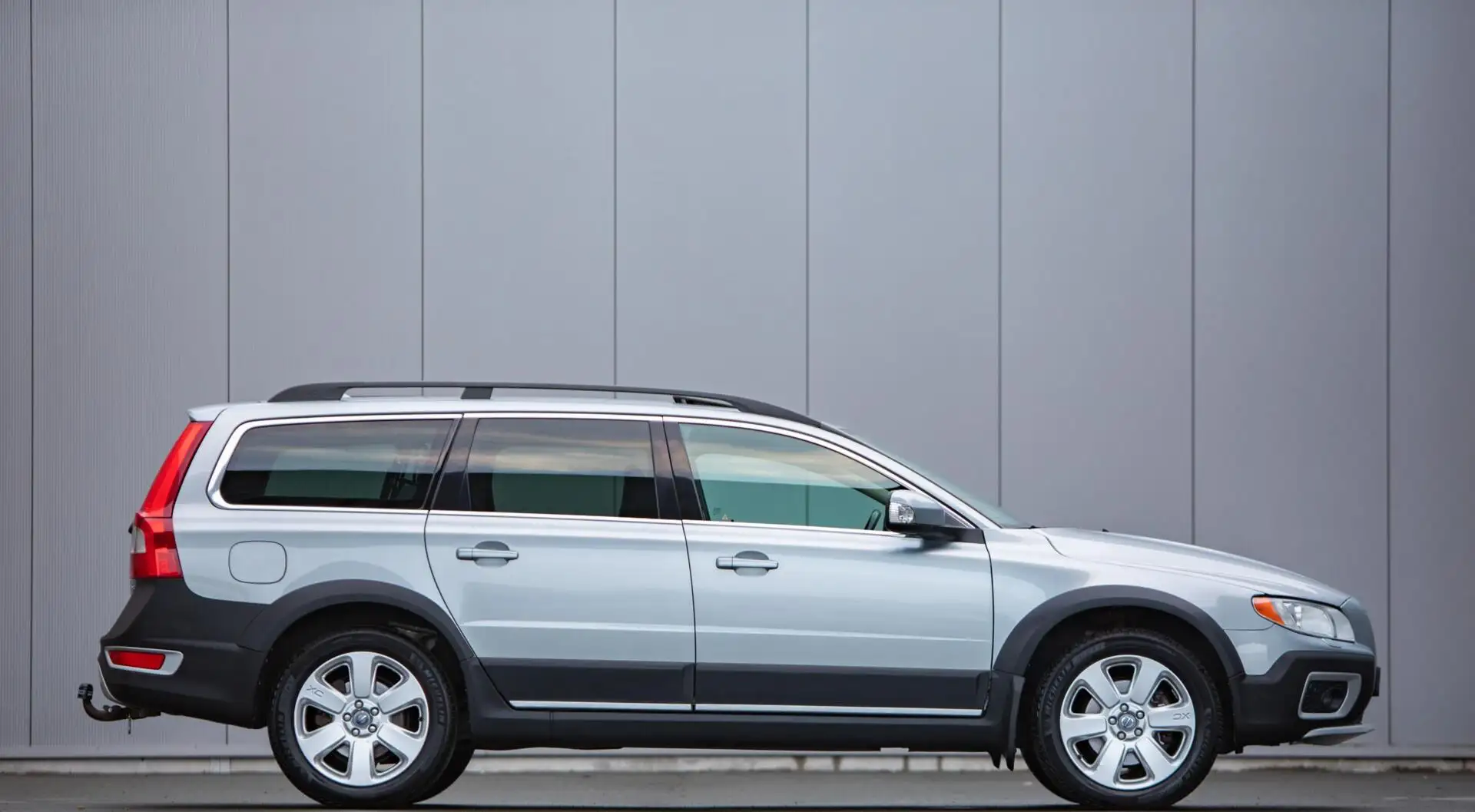 Volvo XC70 D5 AWD Summum|Leder|Schuif/kantel dak|Trekhaak Gris - 1